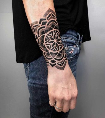 Snowflake mandala by tattooist NEENO