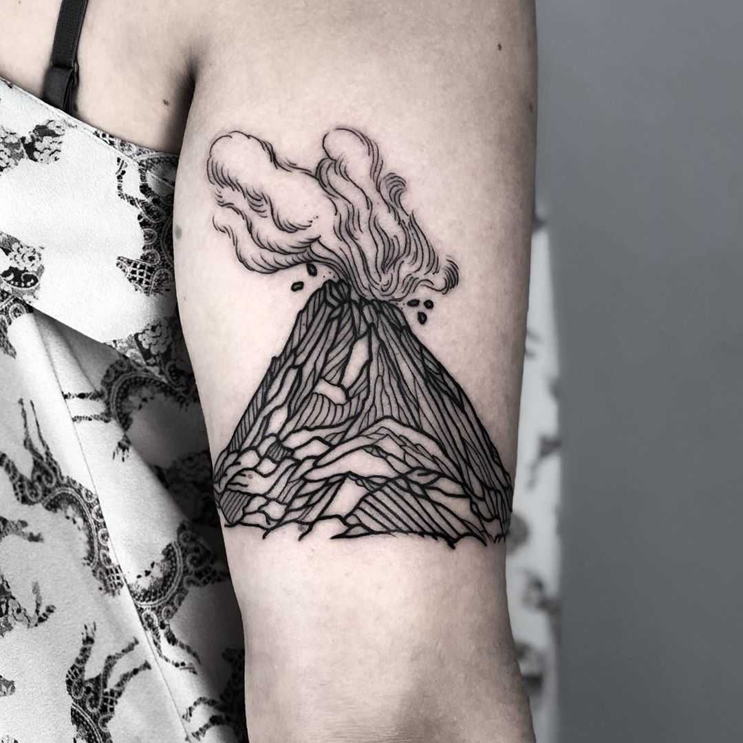 Volcano by tattooist MAIC