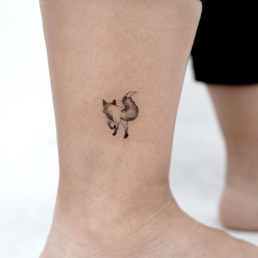 0.6 inch fox by @tattooist_sigak