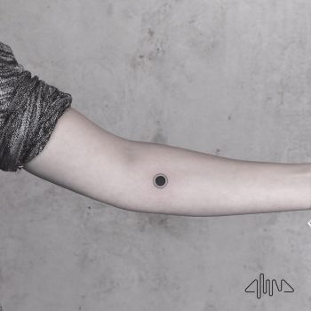 A small black hole by @alinabaertattoo