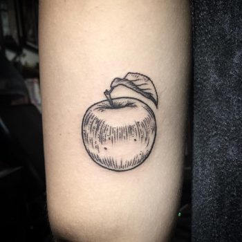 Blackwork apple by @patcrump
