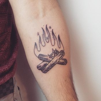 Burning wood by @mariafernandeztattoo