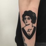 Chest tattooed woman by @hanaroshinko