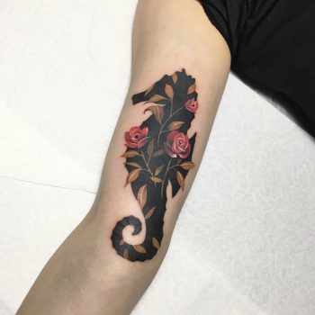 Cover-up floral seahorse by @polyc_sj