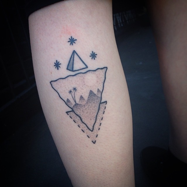 Dotwork desert mirage tattoo by @pau1terry_
