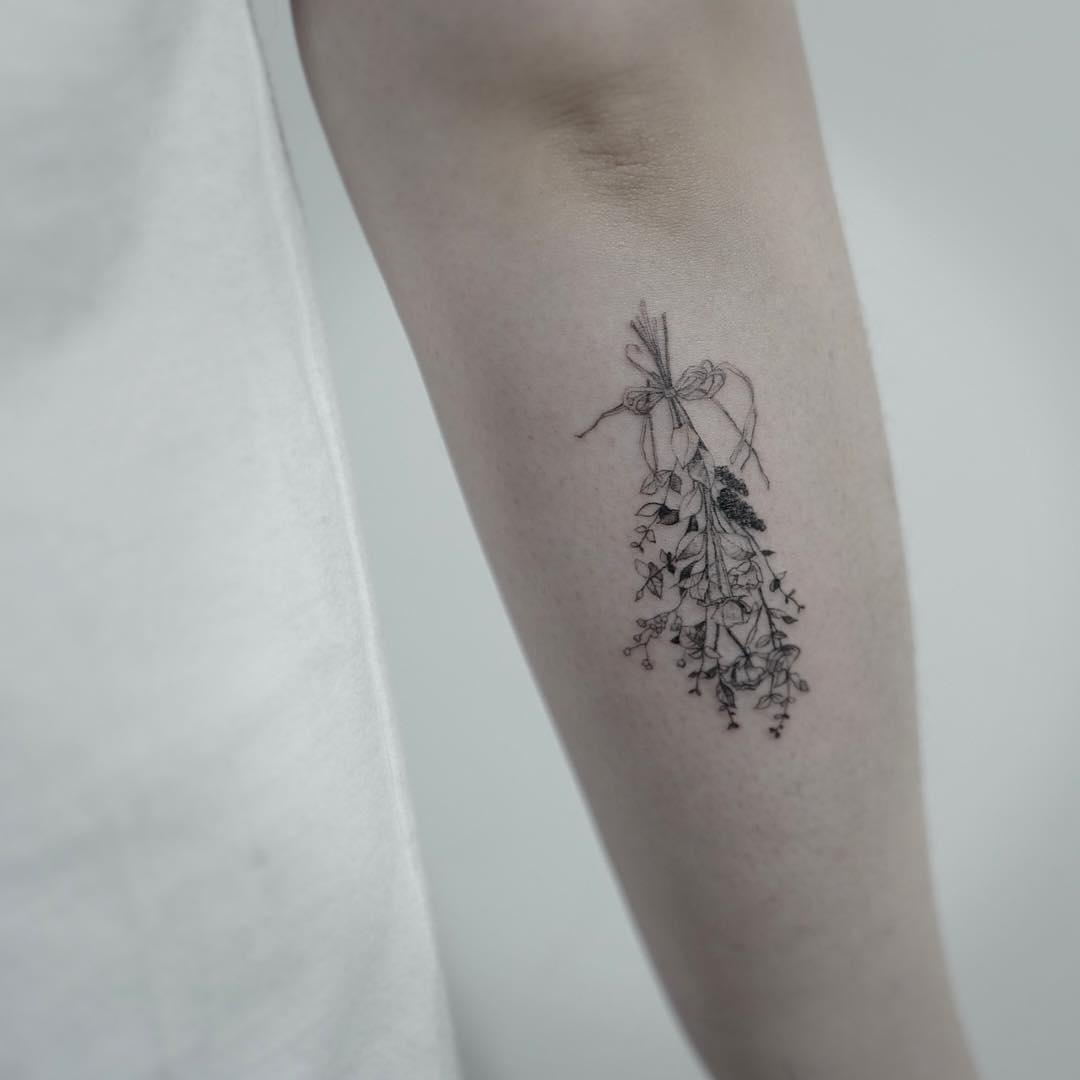Flower bundle by @tattooist_sigak