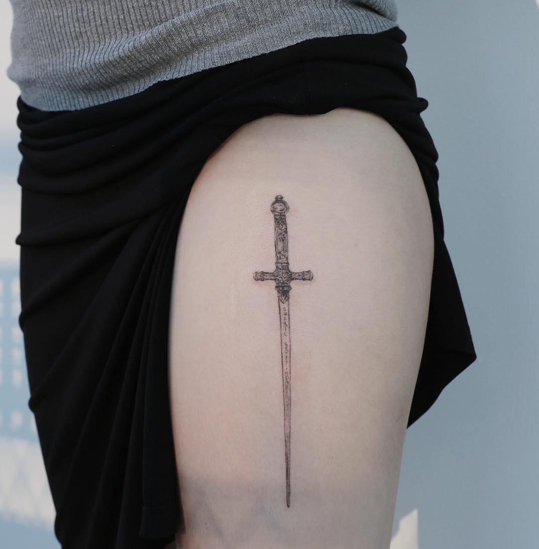 Griffindor’s sword by @tattooist_flower