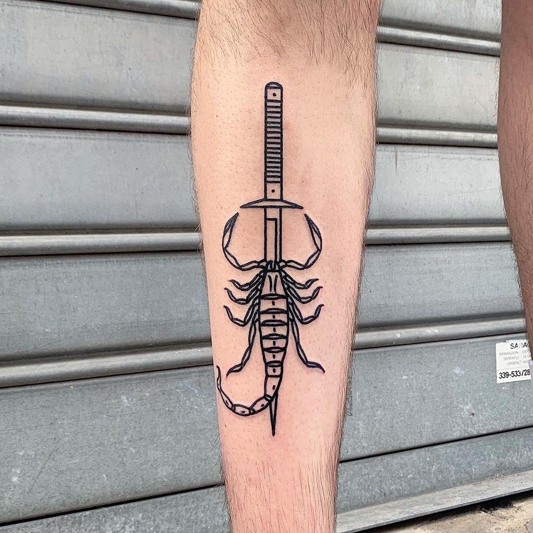 Knife and scorpion by @themagicrosa