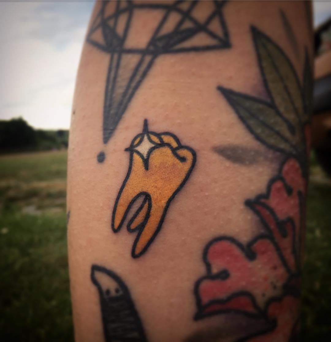 Little golden tooth by @pau1terry_