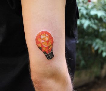 Polygonal lightbulb by @polyc_sj