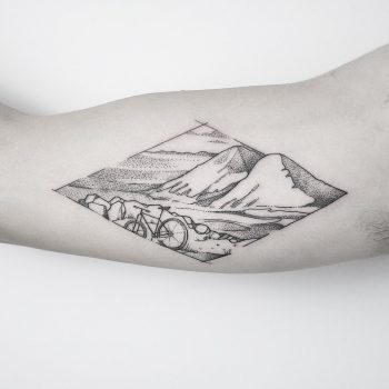 Ride away by @mariafernandeztattoo