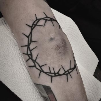 Ring of thorns by @hanaroshinko