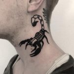 Scorpion on a neck by @hanaroshinko