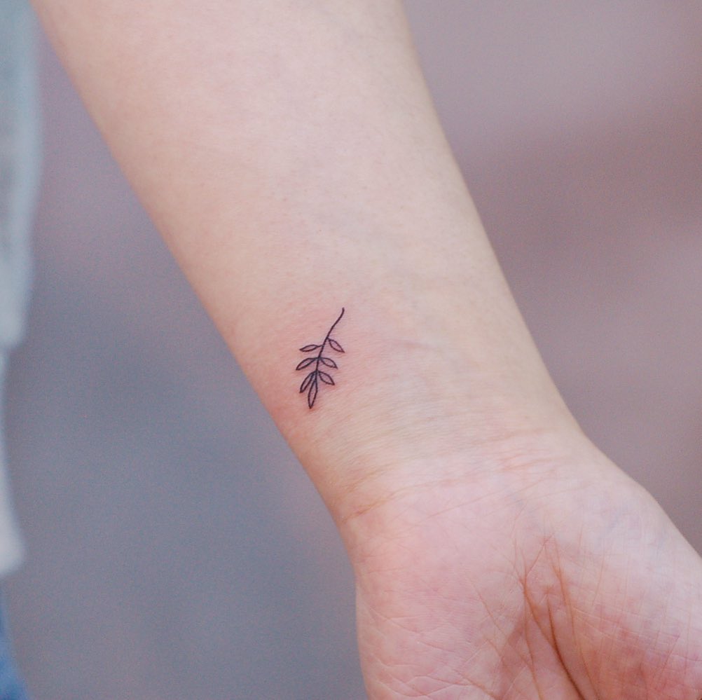 Tiny branch by @wittybutton_tattoo