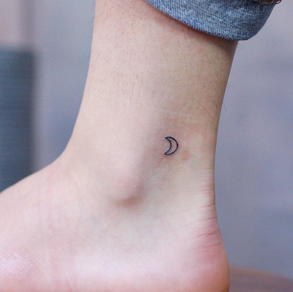 Tiny crescent moon by @wittybutton_tattoo - Tattoogrid.net