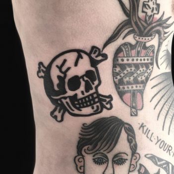Tiny skull by @hanaroshinko