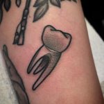Tiny tooth by @pau1terry_