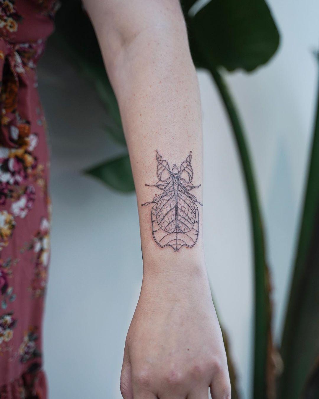 A leaf insect tattoo by @firstjing