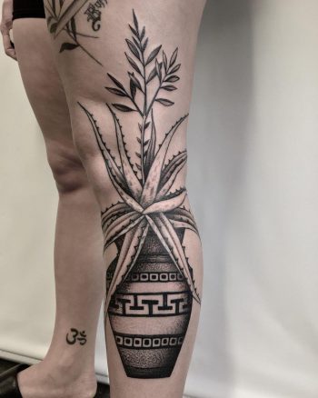 Aloe and pottery by @justinoliviertattoo