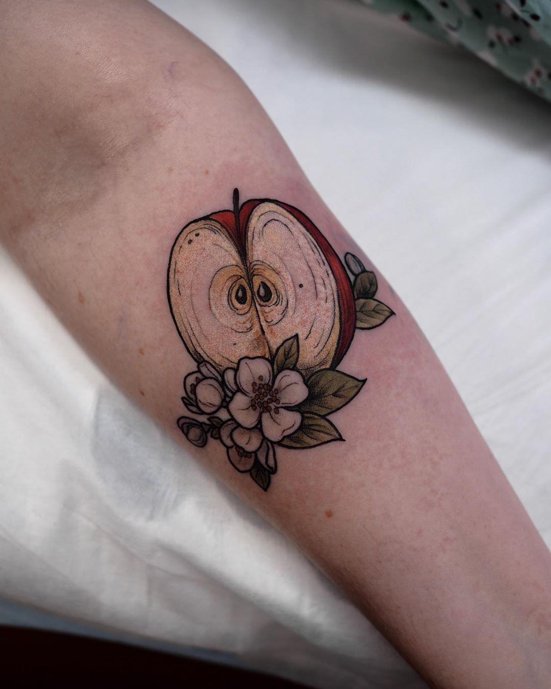 Added a box of apple juice and a peach half to my leg. An ode to Dodie's  song “She” : r/sticknpokes