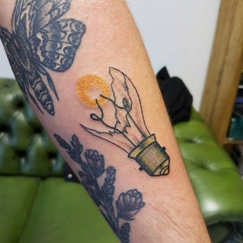 Broken lightbulb by @rabtattoo