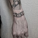 Chain cuff tattoo by @justinoliviertattoo