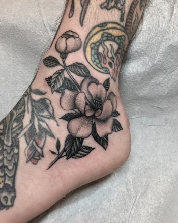 Flower on an ankle by @justinoliviertattoo