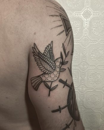 Folky dove by @justinoliviertattoo