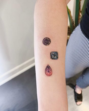 30 Brilliant Diamond Tattoos That Sparkle & Shine - tattooglee | Diamond tattoo  designs, Wrist tattoos for women, Small diamond tattoo