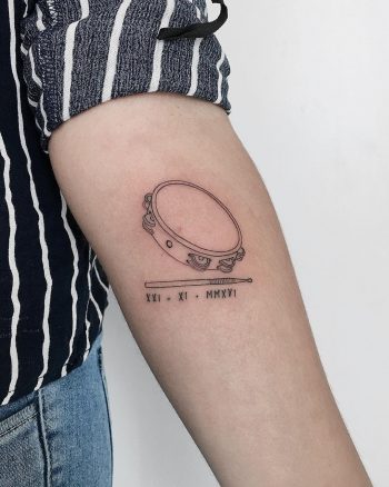 Tambourine and drumsticks by @soychapa