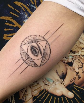 All-seeing eye by @joannamroman