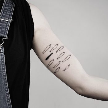 Black fish in a flock by @mateutsa