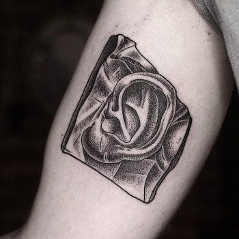 Plaster ear tattoo by @mateutsa