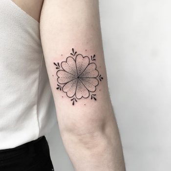 Clover by @isaarttattoo