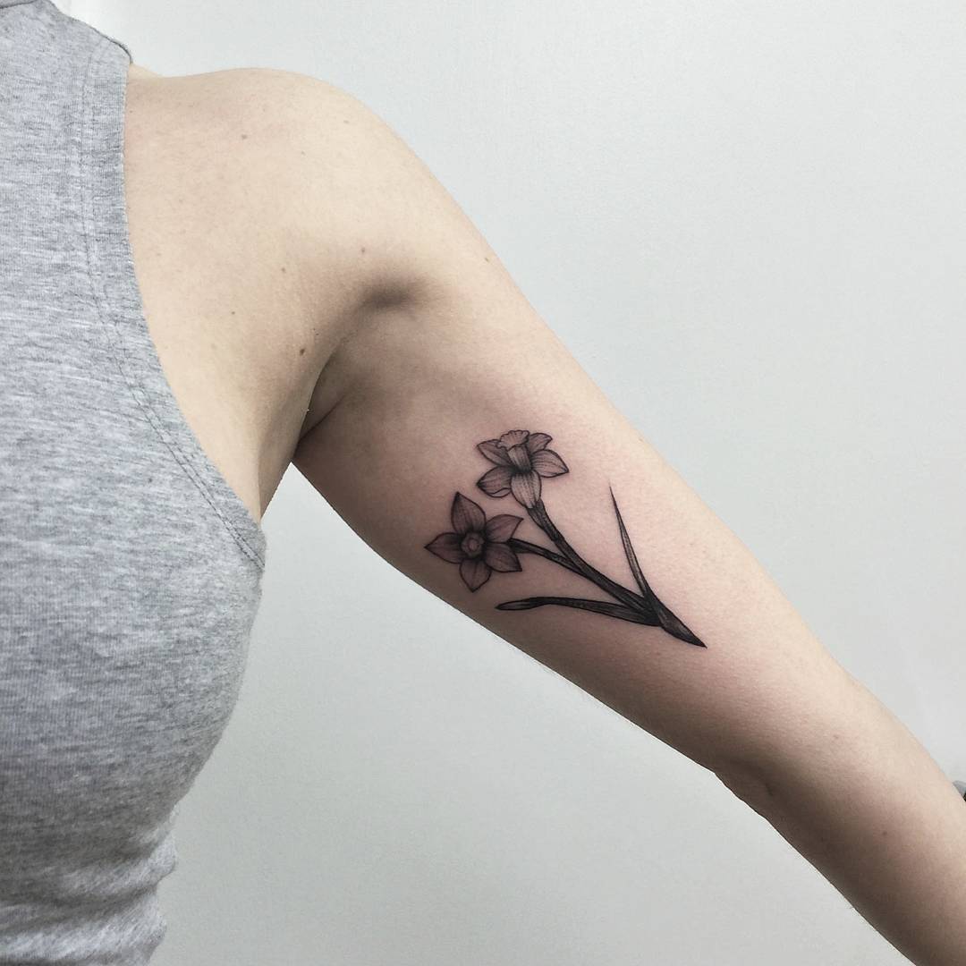 Simple flower by @rebecca_vincent_tattoo