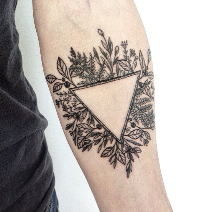 Floral triangle by @vlada.2wnt2_25
