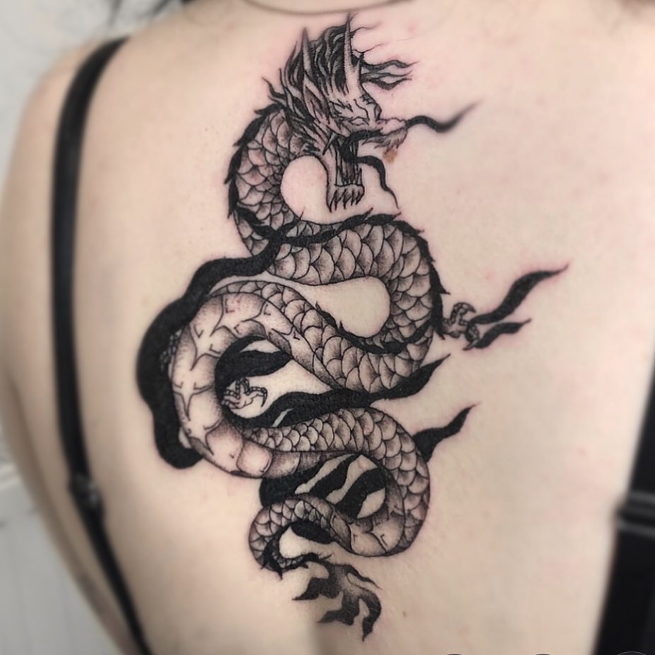 Dragon on the back by @tatti040