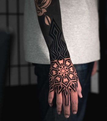Mandala on the Right Hand by tattooist Arang Eleven