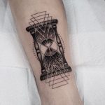 Hourglass on a shin by tattooist Arang Eleven