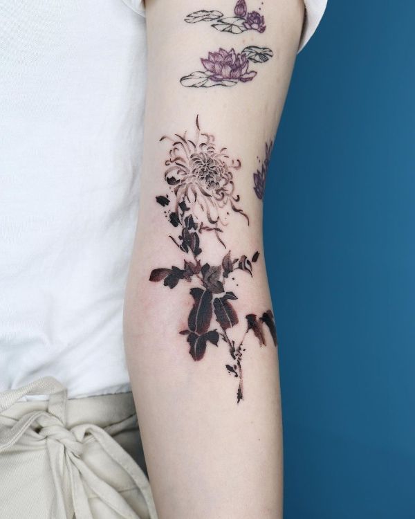 Chrysanthemum Tattoo by @sai_rgb