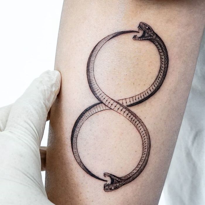 Ouroboros by tattooist Ian Wong