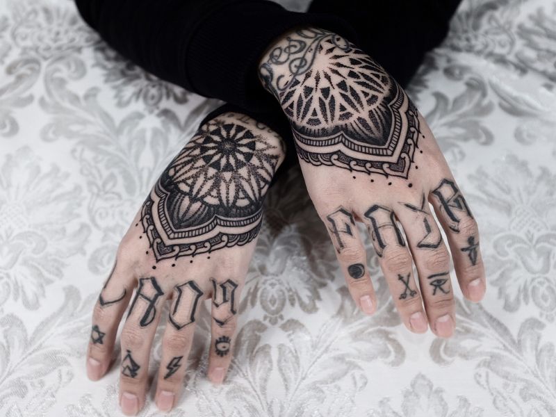 Mandalas on Hands by tattooist Arang Eleven