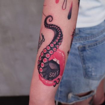 Squid and Lips by tattooist @bb_rung