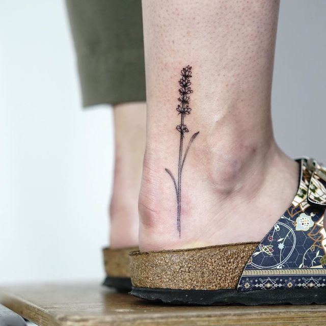 Lavender On an Ankle By Rachael Ainsworth
