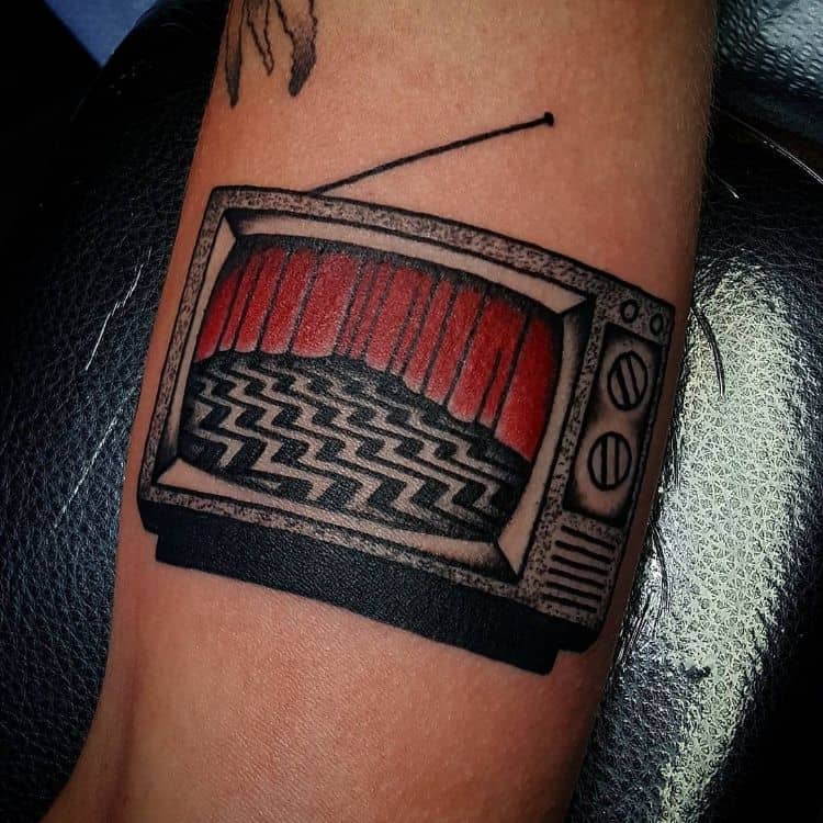 Retro TV Tattoo by @josetattooer
