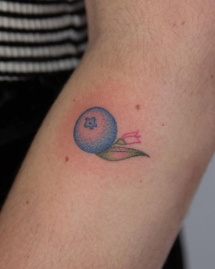 Single Blueberry Tattoo by @gentlestabs