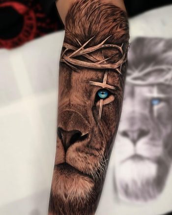 Lion Blue Eyes Tattoo by @gabrielsouza.tattoo