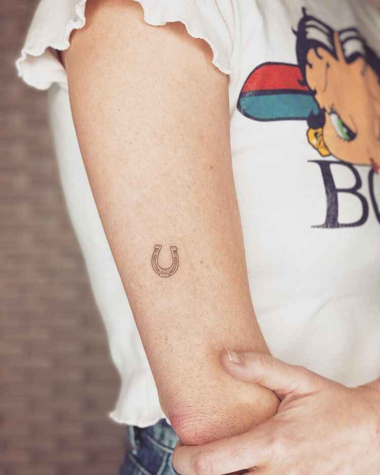 Women’s Small Horseshoe Tattoo by @tattoovasquez