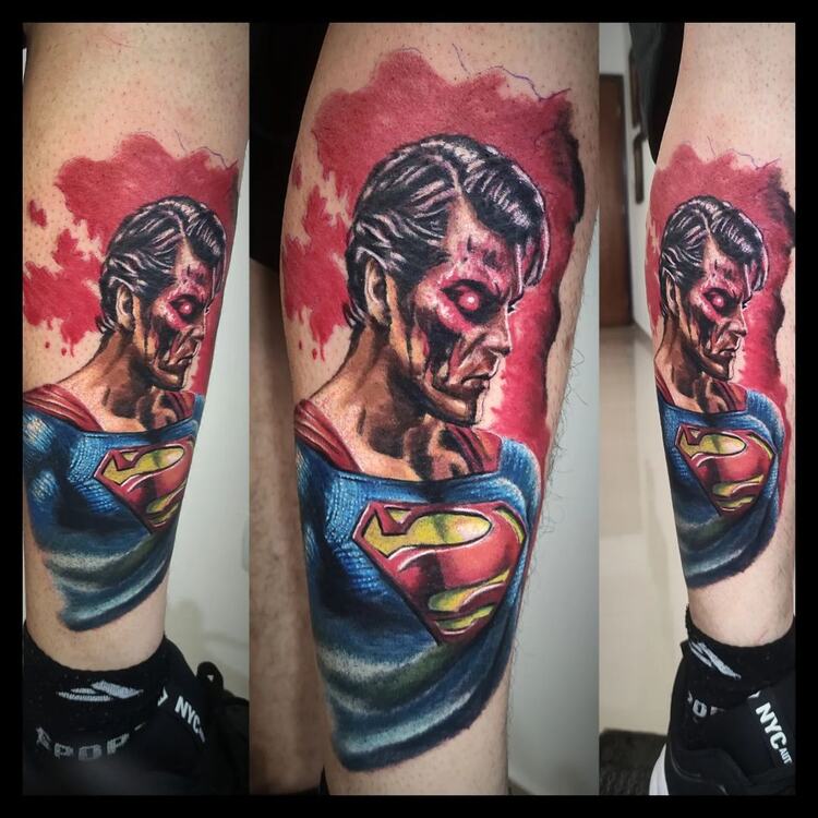 Superman tattoo on a shin by @krambecktattoo_
