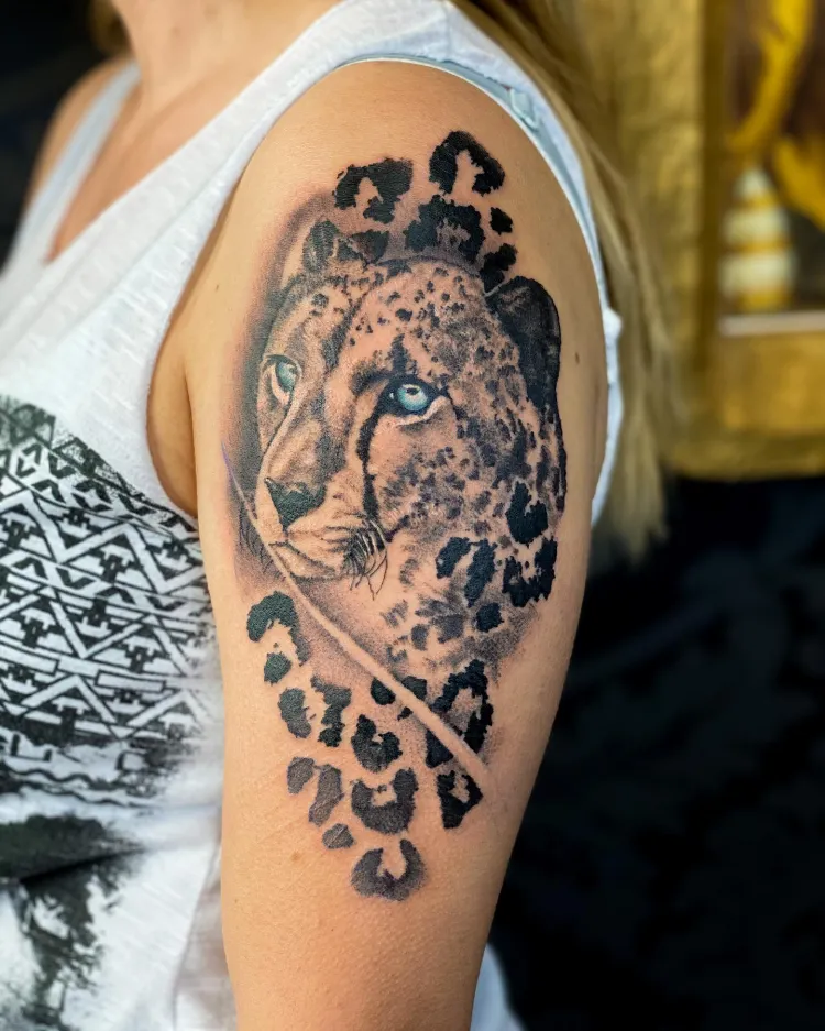 Cheetah print shoulder tattoo by @hermes_tattooart